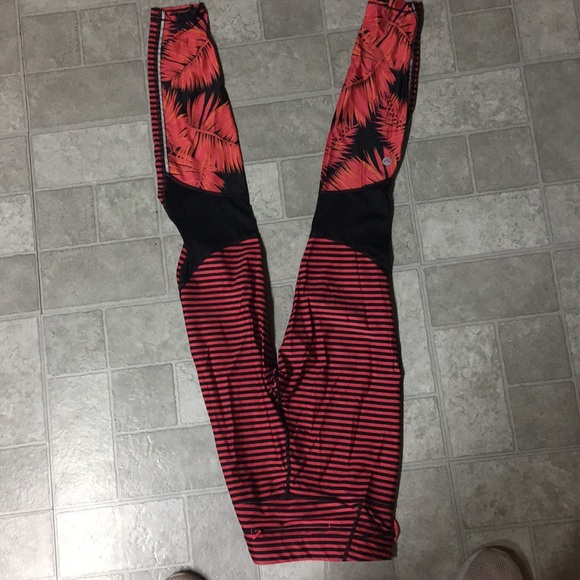 Roxy brand leggings - Picture 2 of 2